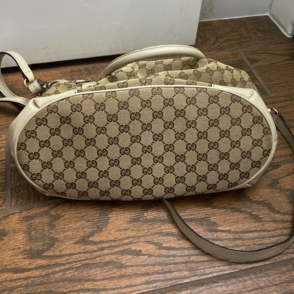 Authentic Gucci Sukey crossbody shoulder purse. - Picture 11 of 17
